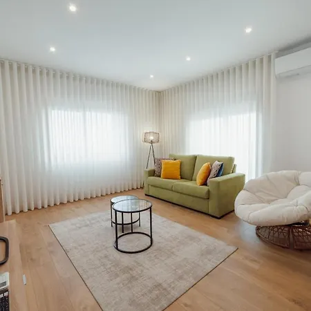 Center Grand With Seaview Terrace By Vacationy *