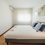 Center Grand With Seaview Terrace By Vacationy * Porto