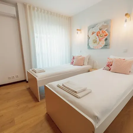 Apartment Center Grand With Seaview Terrace By Vacationy