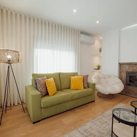 Apartment Center Grand With Seaview Terrace By Vacationy *