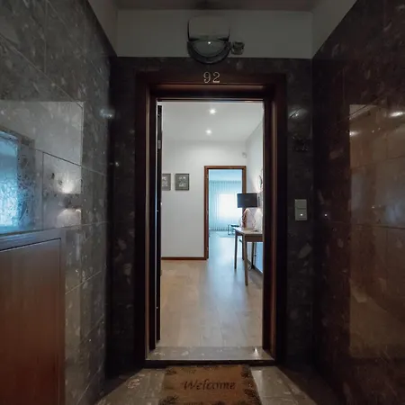 Apartment Center Grand With Seaview Terrace By Vacationy *