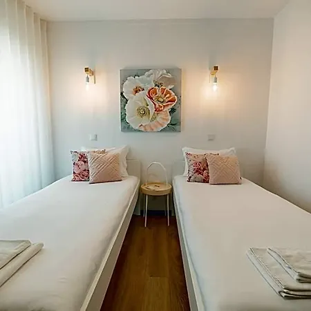 Apartmán Center Grand With Seaview Terrace By Vacationy