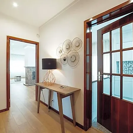 Center Grand With Seaview Terrace By Vacationy *