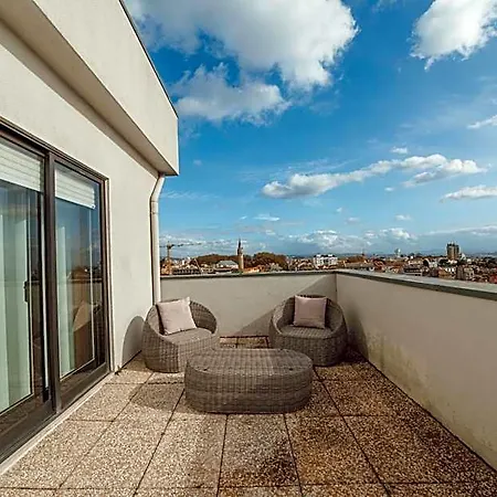 Center Grand With Seaview Terrace By Vacationy *