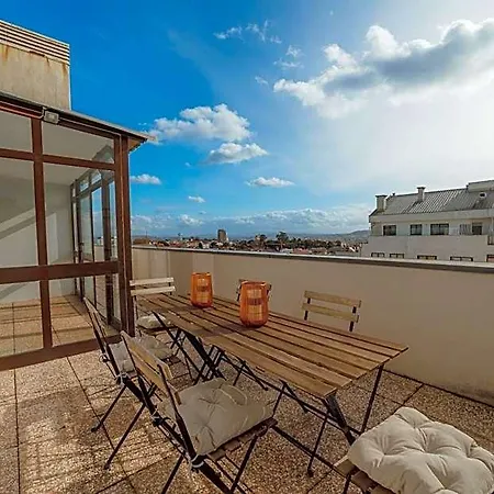 Center Grand With Seaview Terrace By Vacationy * Porto