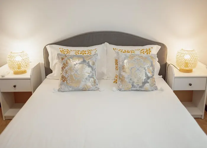 Center Grand With Seaview Terrace By Vacationy