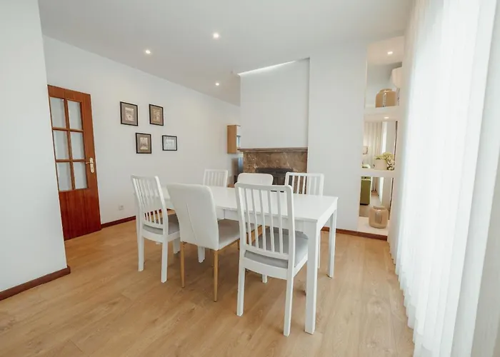 Apartman Center Grand With Seaview Terrace By Vacationy *