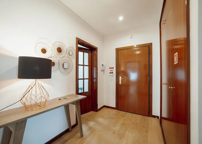 Center Grand With Seaview Terrace By Vacationy