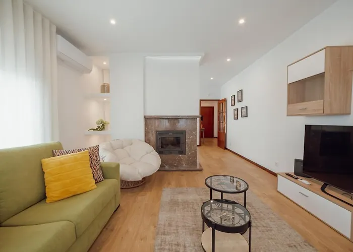 Center Grand With Seaview Terrace By Vacationy * Porto