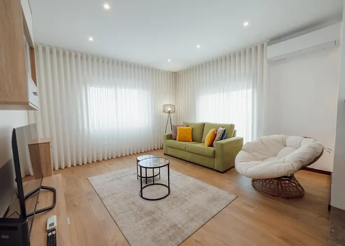 Center Grand With Seaview Terrace By Vacationy *