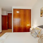Center Grand With Seaview Terrace By Vacationy * Porto