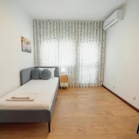 Center Grand With Seaview Terrace By Vacationy *