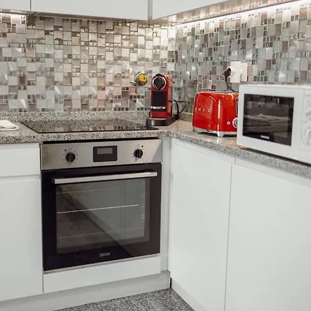 Center Grand With Seaview Terrace By Vacationy Oporto