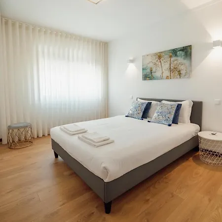 Center Grand With Seaview Terrace By Vacationy