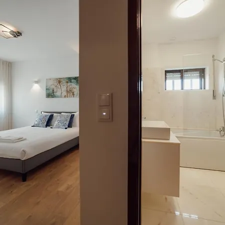 Center Grand With Seaview Terrace By Vacationy Apartamento