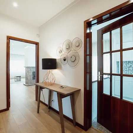 Center Grand With Seaview Terrace By Vacationy