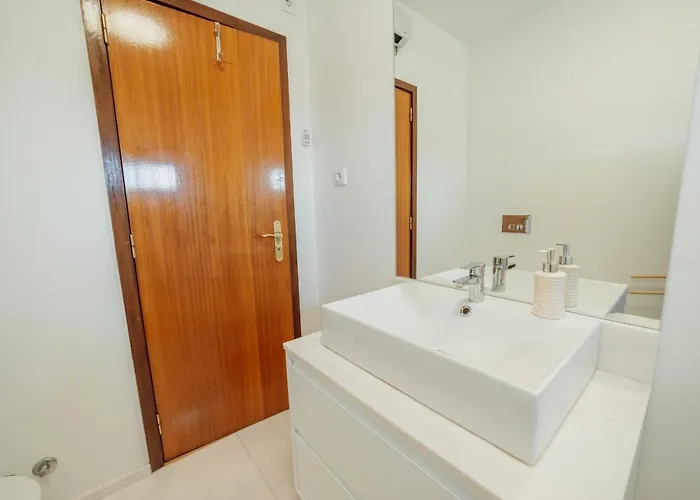 Center Grand With Seaview Terrace By Vacationy شقة