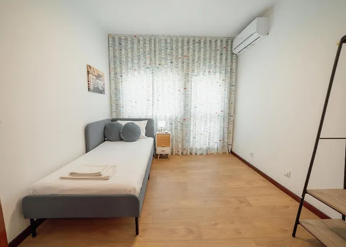 Center Grand With Seaview Terrace By Vacationy *