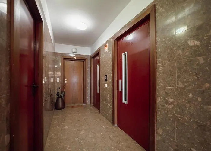 Center Grand With Seaview Terrace By Vacationy شقة *