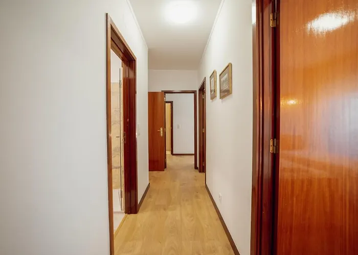 Center Grand With Seaview Terrace By Vacationy شقة بورتو