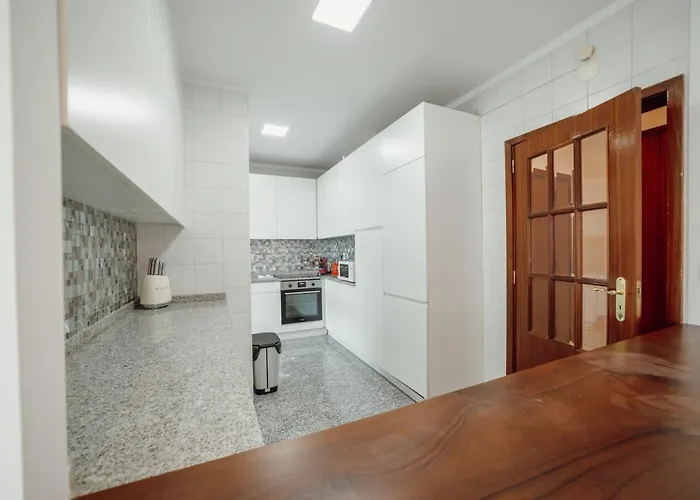 Center Grand With Seaview Terrace By Vacationy شقة