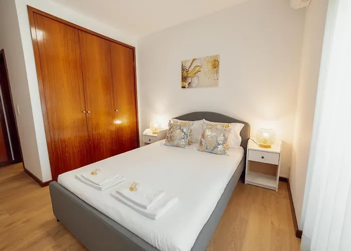 Center Grand With Seaview Terrace By Vacationy شقة بورتو